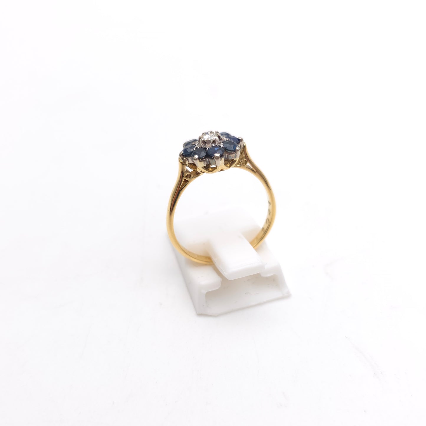 18ct Yellow Gold Vintage Diamond And Round Cut Blue Sapphire Cluster Ring