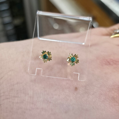 18ct Yellow Gold Vintage Emerald Solitaire Set Flower Stud Earrings