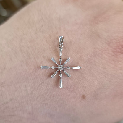 18ct White Gold Multi-stone Diamond Set Geometric Starburst Style Pendant Piece