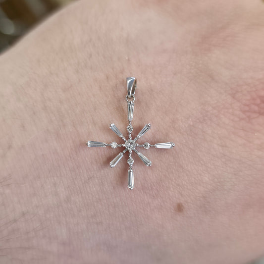 18ct White Gold Multi-stone Diamond Set Geometric Starburst Style Pendant Piece