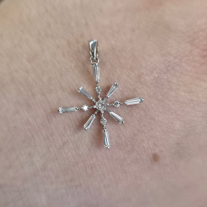 18ct White Gold Multi-stone Diamond Set Geometric Starburst Style Pendant Piece