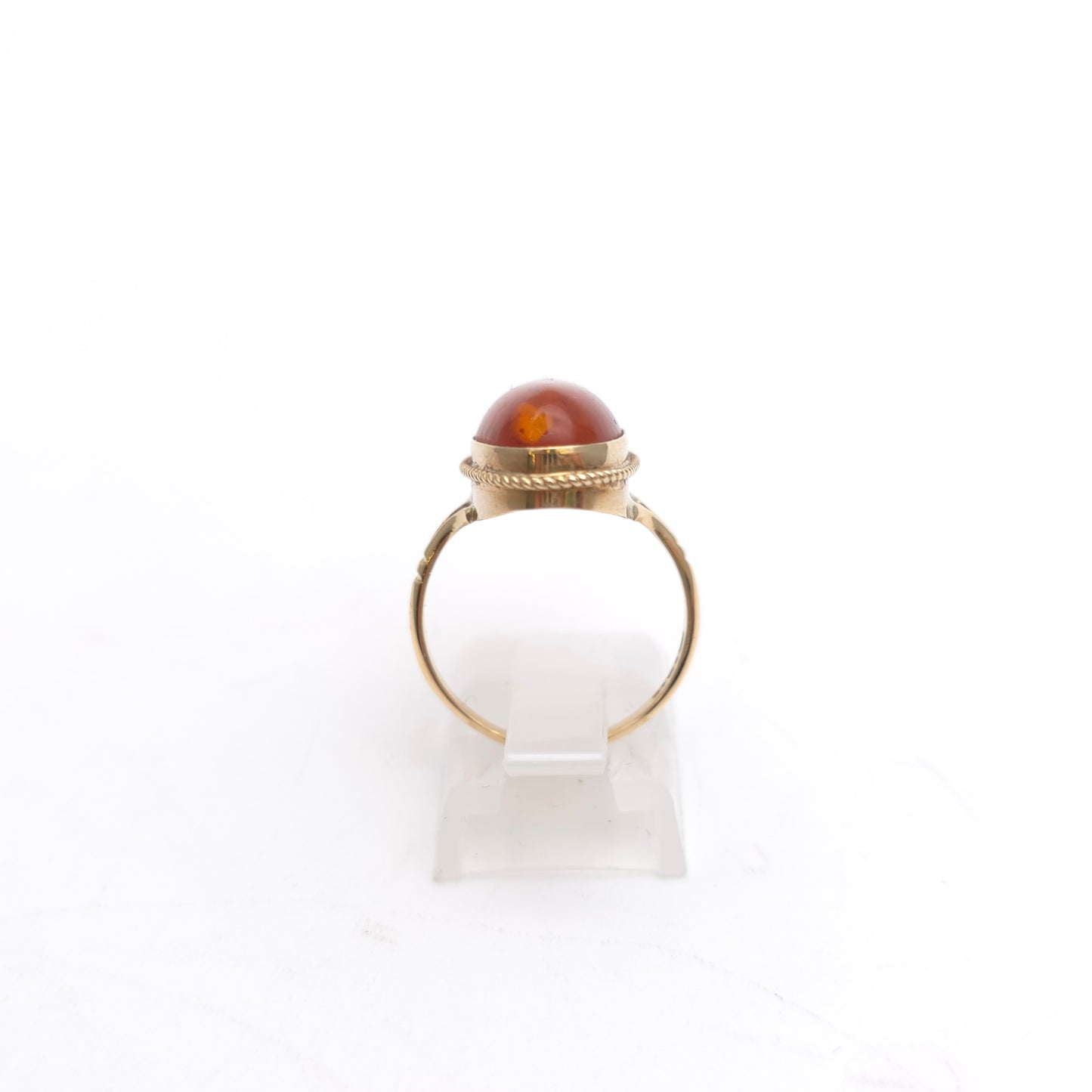 9ct Yellow Gold Oval Cabochon Vintage Amber Ring