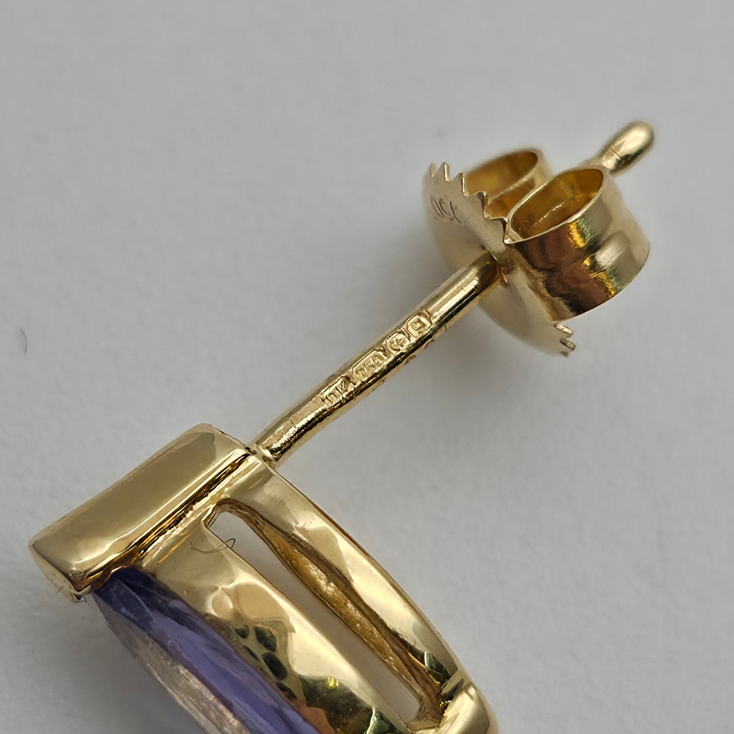 18ct Yellow Gold Simple Marquise Cut Tanzanite Solitaire Stud Earrings