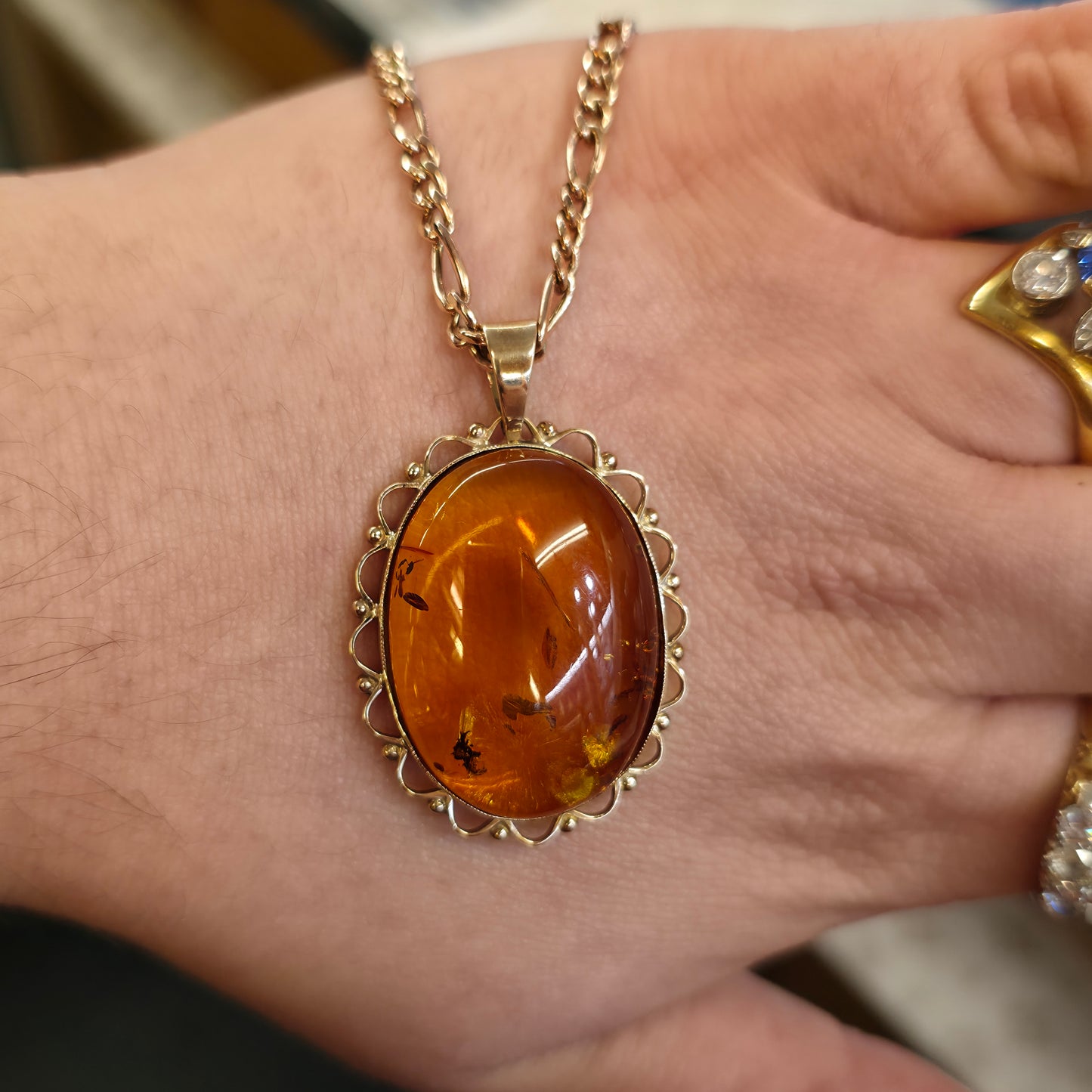 9ct Yellow Gold Vintage Large Amber Cabochon Pendant & Filigree Chain Necklace