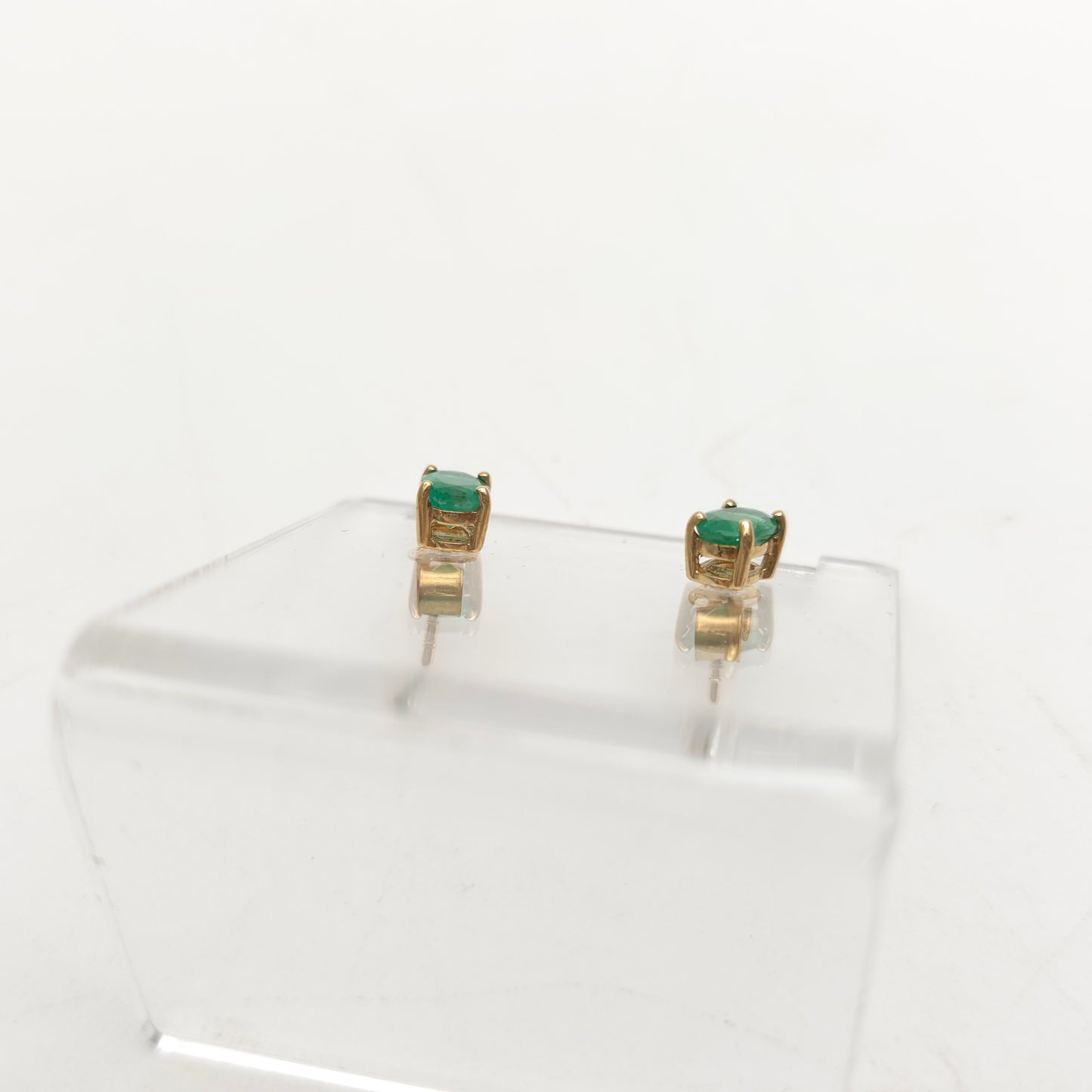 9ct Yellow Gold Vintage Oval Cut Emerald Solitaire Stud Earrings