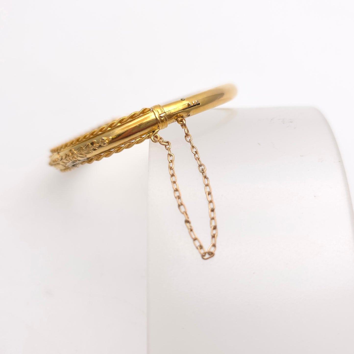 15ct Yellow Gold Antique Victorian Hinged Wirework Patterned Bangle (AF)