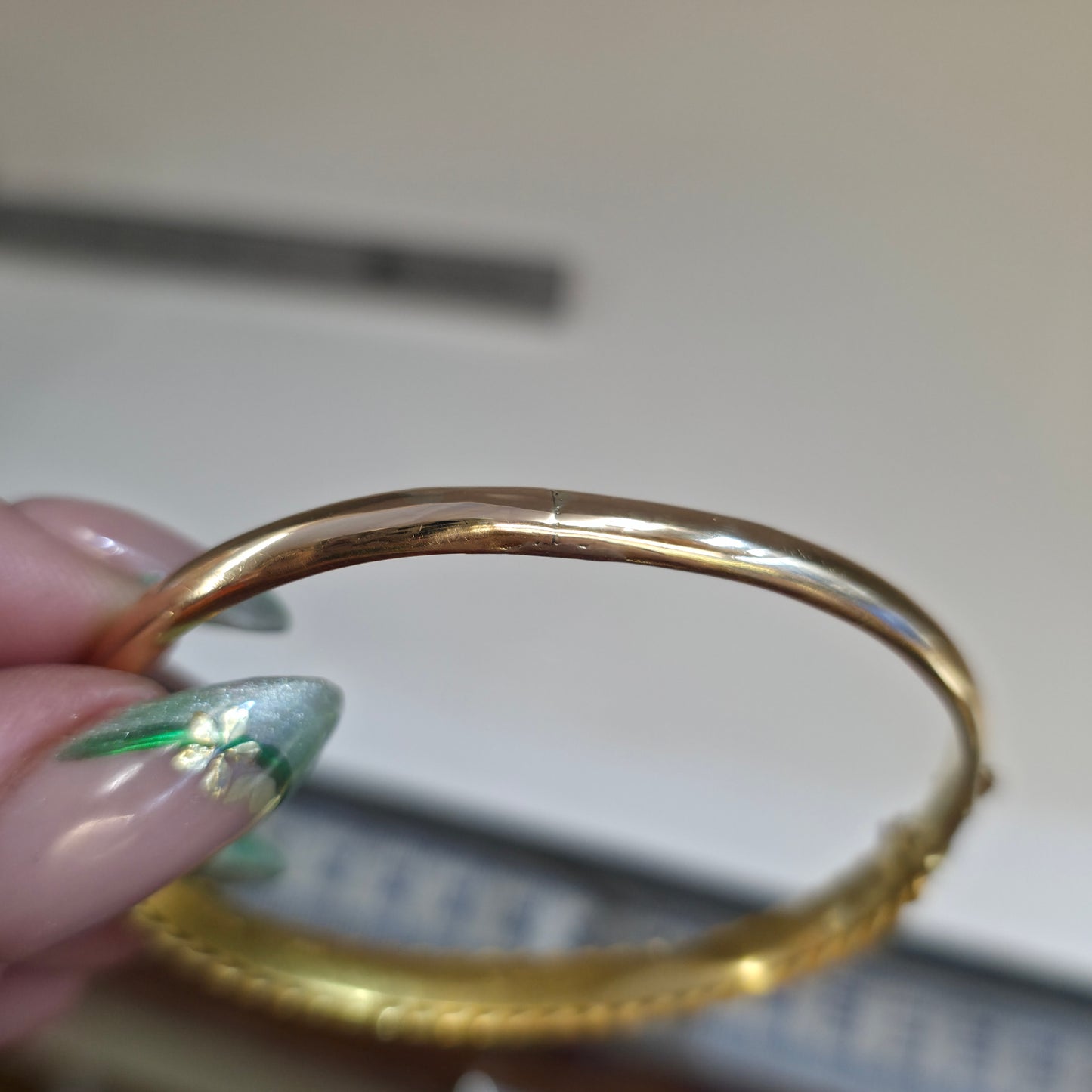 15ct Yellow Gold Antique Victorian Hinged Wirework Patterned Bangle (AF)