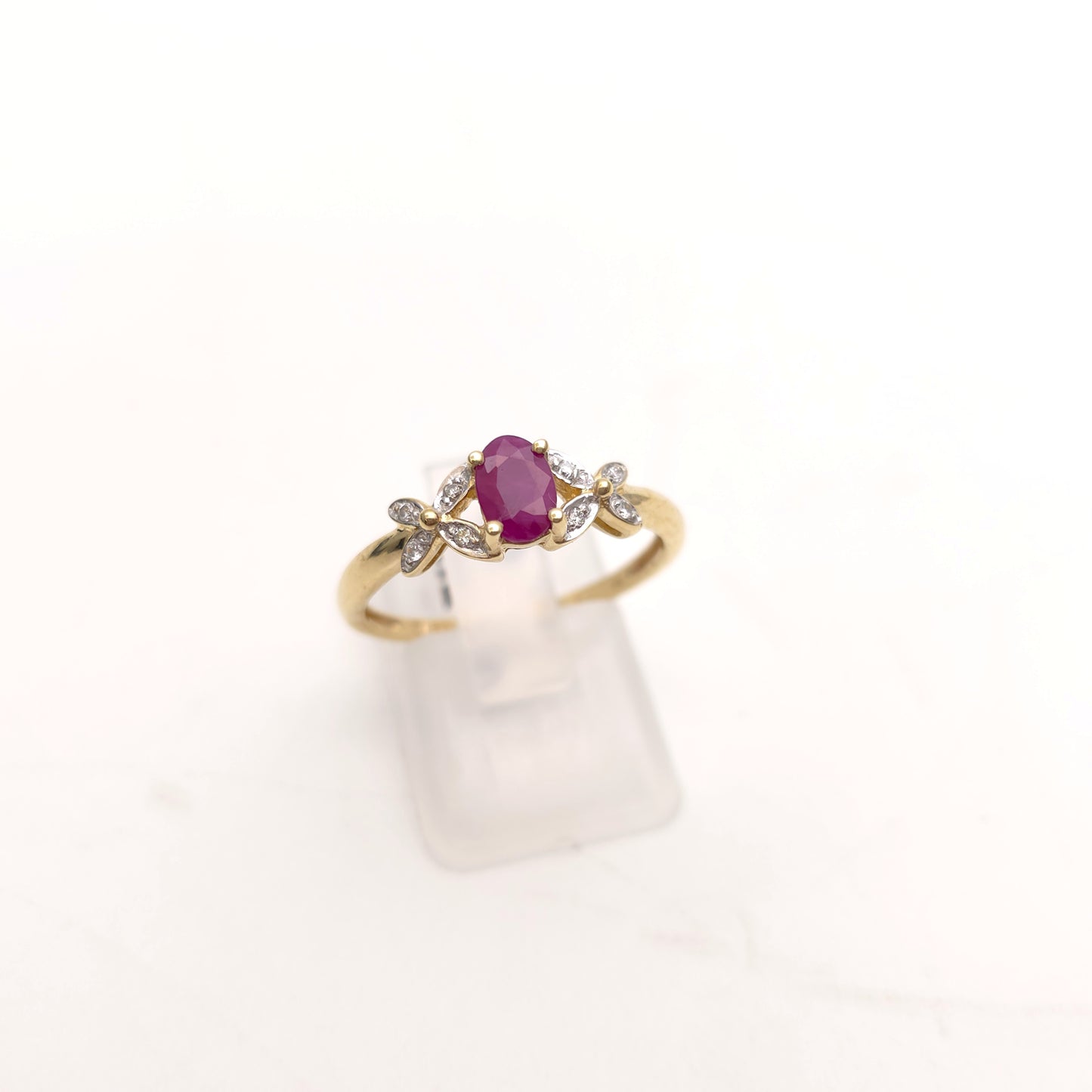 9ct Yellow Gold Pretty Oval Cut Ruby And Diamond Set Cut-out Shoulder Ring
