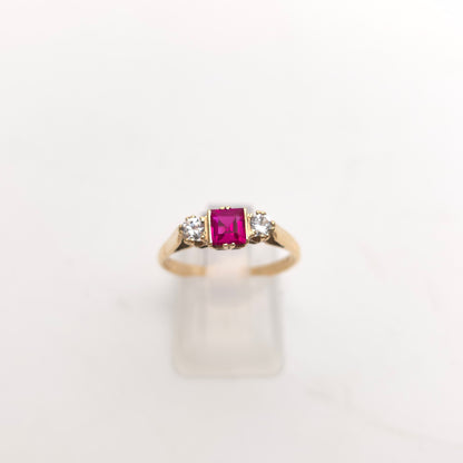 9ct Yellow Gold Vintage Princess Cut Synthetic Ruby And White Stone Trilogy Ring