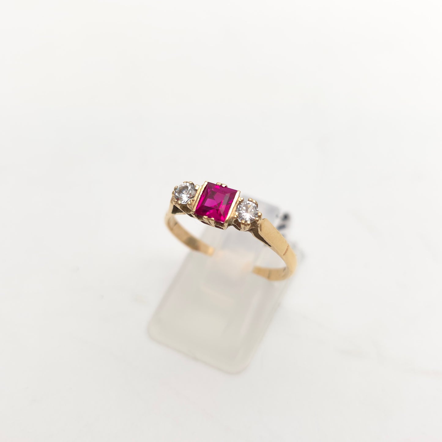 9ct Yellow Gold Vintage Princess Cut Synthetic Ruby And White Stone Trilogy Ring