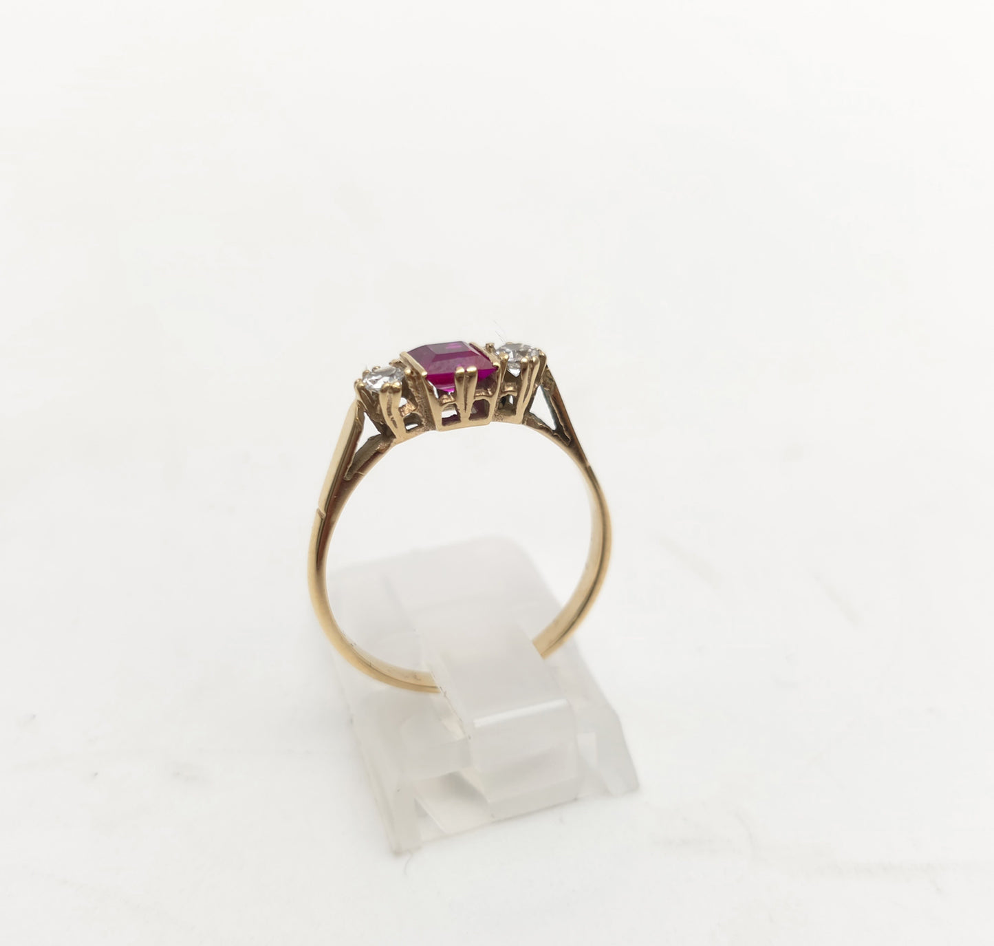 9ct Yellow Gold Vintage Princess Cut Synthetic Ruby And White Stone Trilogy Ring