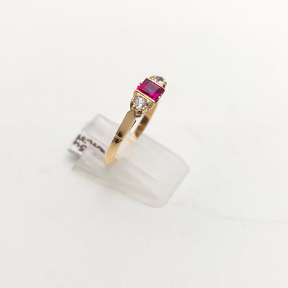 9ct Yellow Gold Vintage Princess Cut Synthetic Ruby And White Stone Trilogy Ring