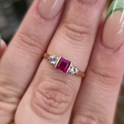 9ct Yellow Gold Vintage Princess Cut Synthetic Ruby And White Stone Trilogy Ring