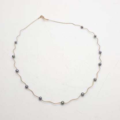 9ct Yellow Gold Vintage Lightweight Dark Grey / Black Pearl Wiggle Wire Necklace