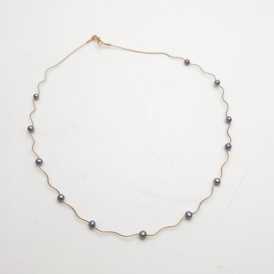 9ct Yellow Gold Vintage Lightweight Dark Grey / Black Pearl Wiggle Wire Necklace