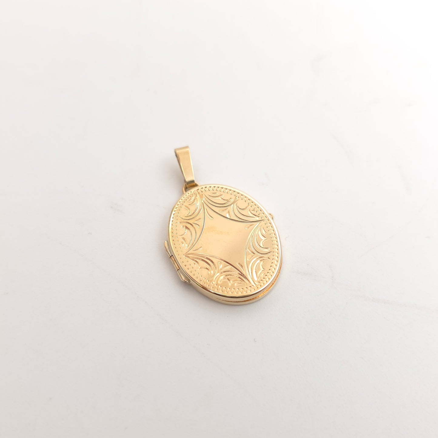 9ct Yellow Gold Vintage Engraved Patterned Slimline Locket Pendant Piece