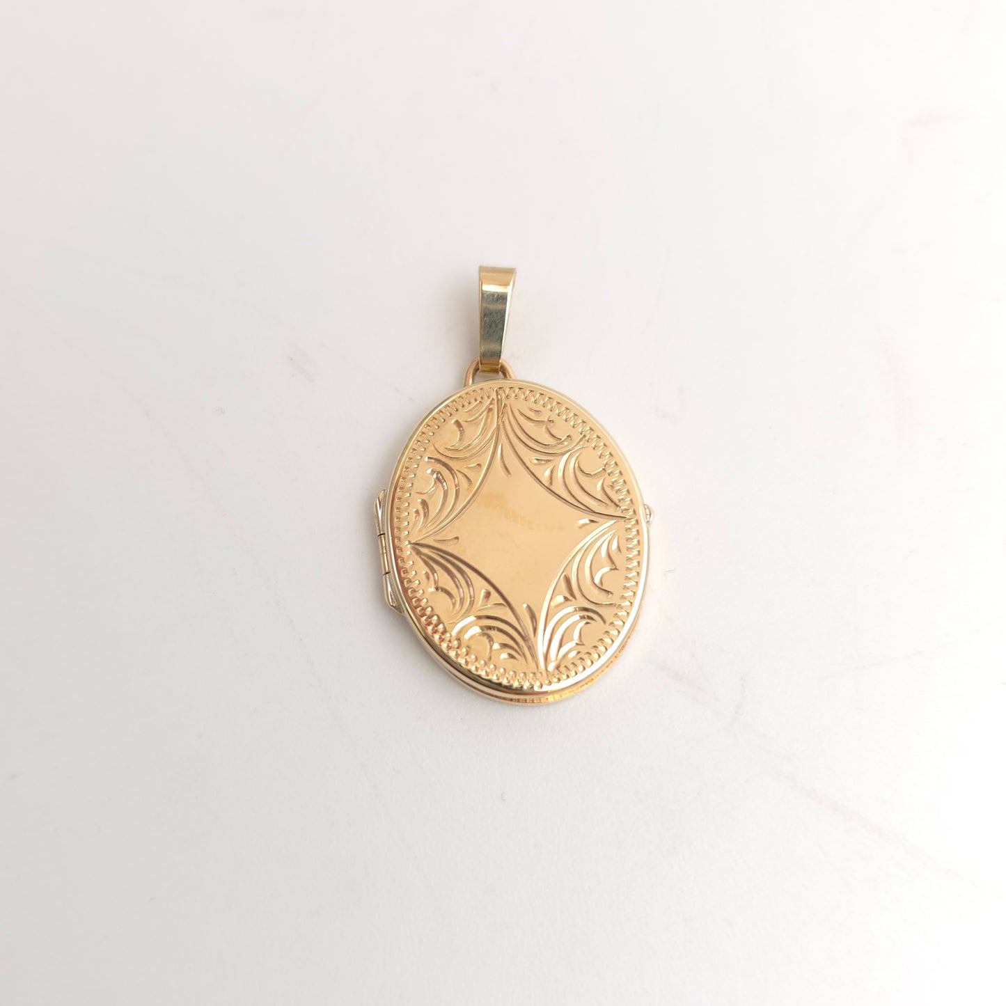 9ct Yellow Gold Vintage Engraved Patterned Slimline Locket Pendant Piece