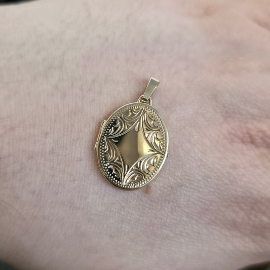 9ct Yellow Gold Vintage Engraved Patterned Slimline Locket Pendant Piece