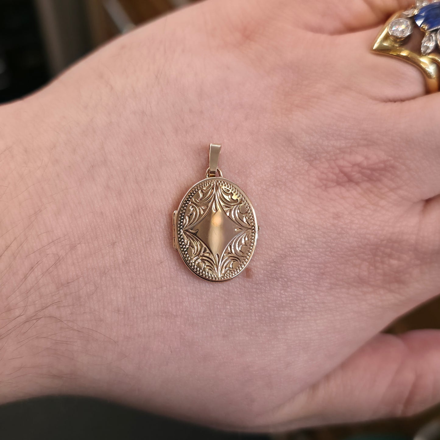 9ct Yellow Gold Vintage Engraved Patterned Slimline Locket Pendant Piece