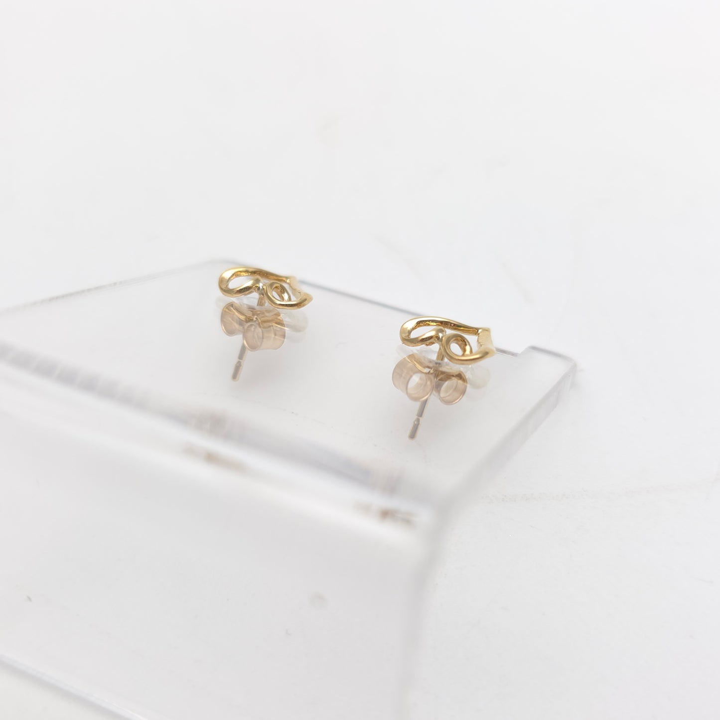 9ct Yellow Gold Small Lightweight Openwork Heart Stud Earrings