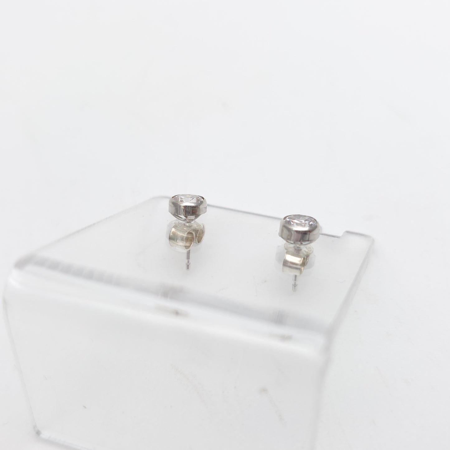 9ct White Gold Simple Collet / Bezel Set White Stone Solitaire Stud Earrings