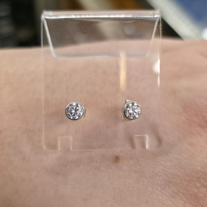 9ct White Gold Simple Collet / Bezel Set White Stone Solitaire Stud Earrings