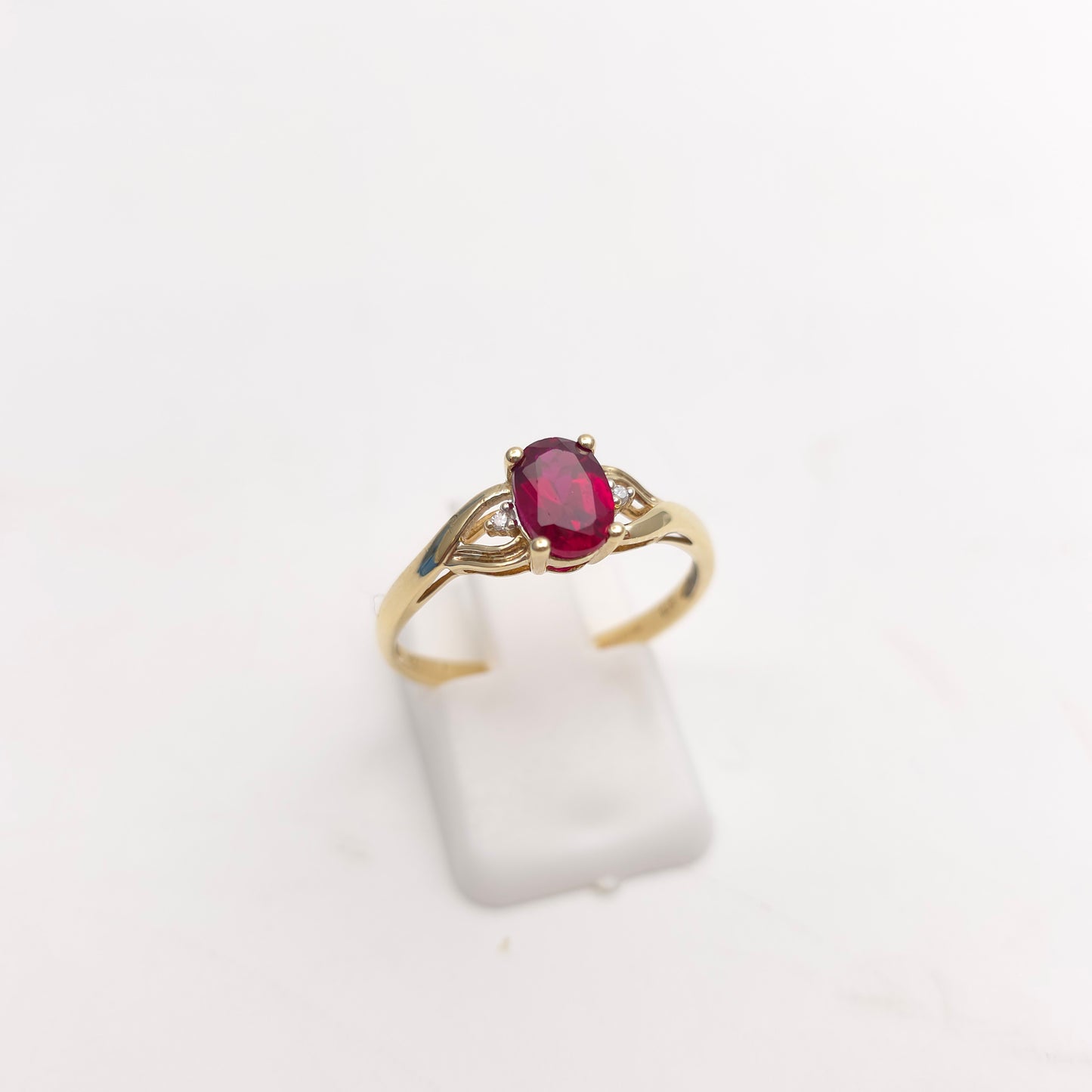 9ct Yellow Gold Vintage Oval Cut Red Stone And Diamond Cut Out Shoulders Ring