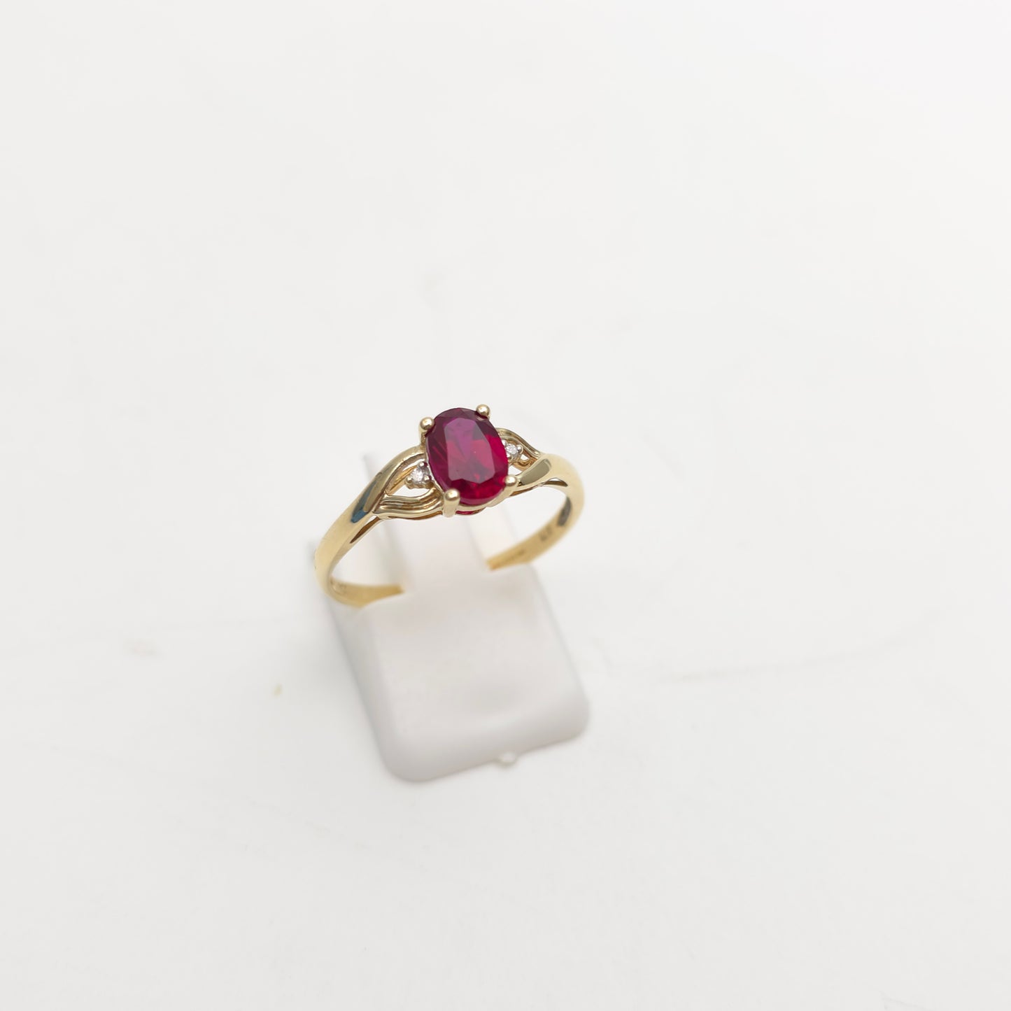 9ct Yellow Gold Vintage Oval Cut Red Stone And Diamond Cut Out Shoulders Ring