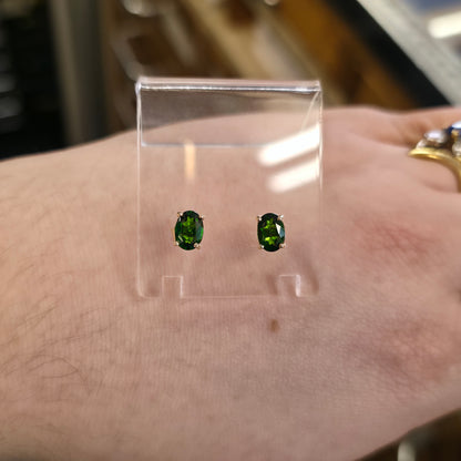9ct Yellow Gold Oval Cut Chrome Diopside Solitaire Stud Earrings