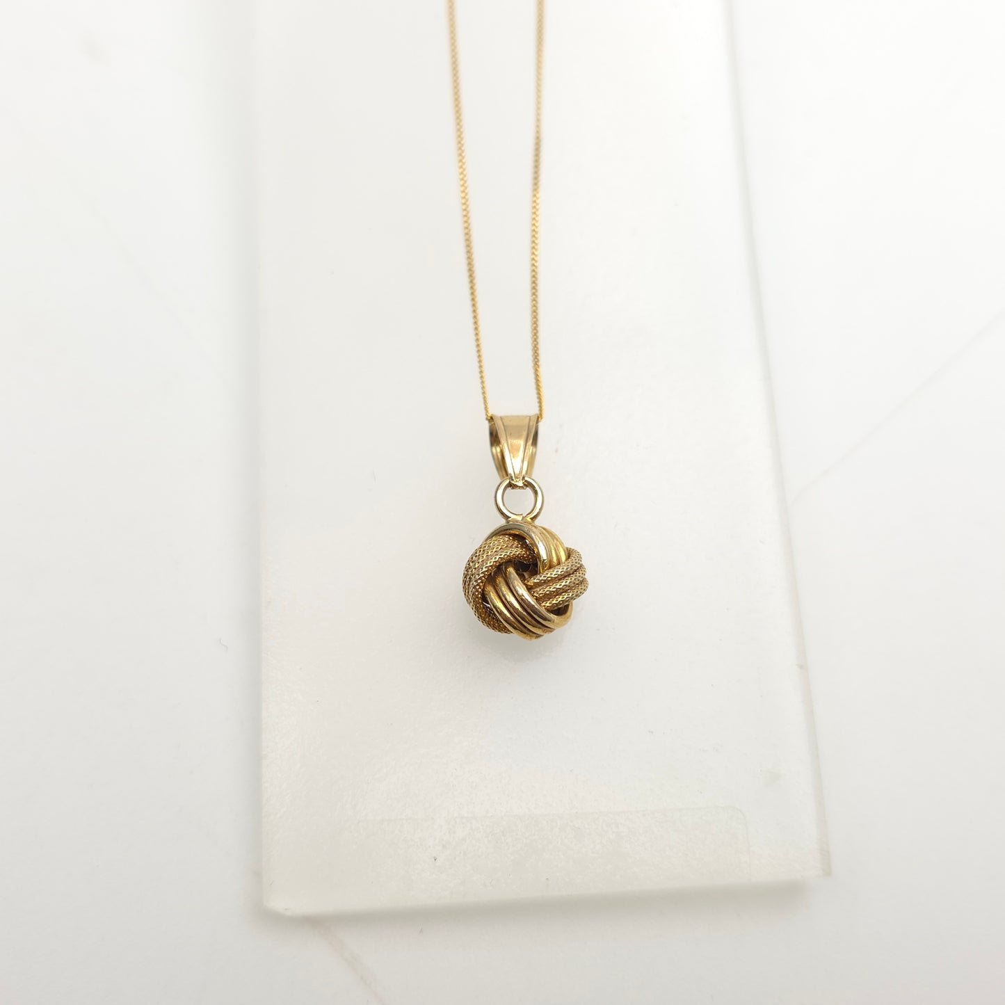 9ct Yellow Gold Vintage Lightweight Mixed Texture Knot Pendant Necklace
