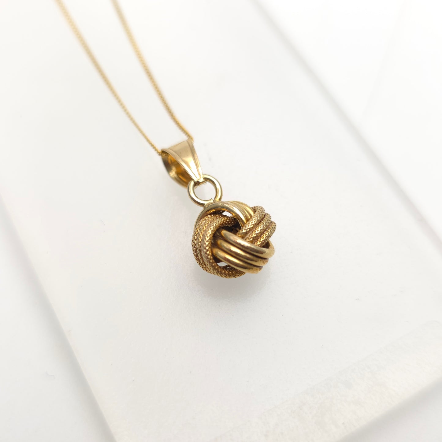 9ct Yellow Gold Vintage Lightweight Mixed Texture Knot Pendant Necklace