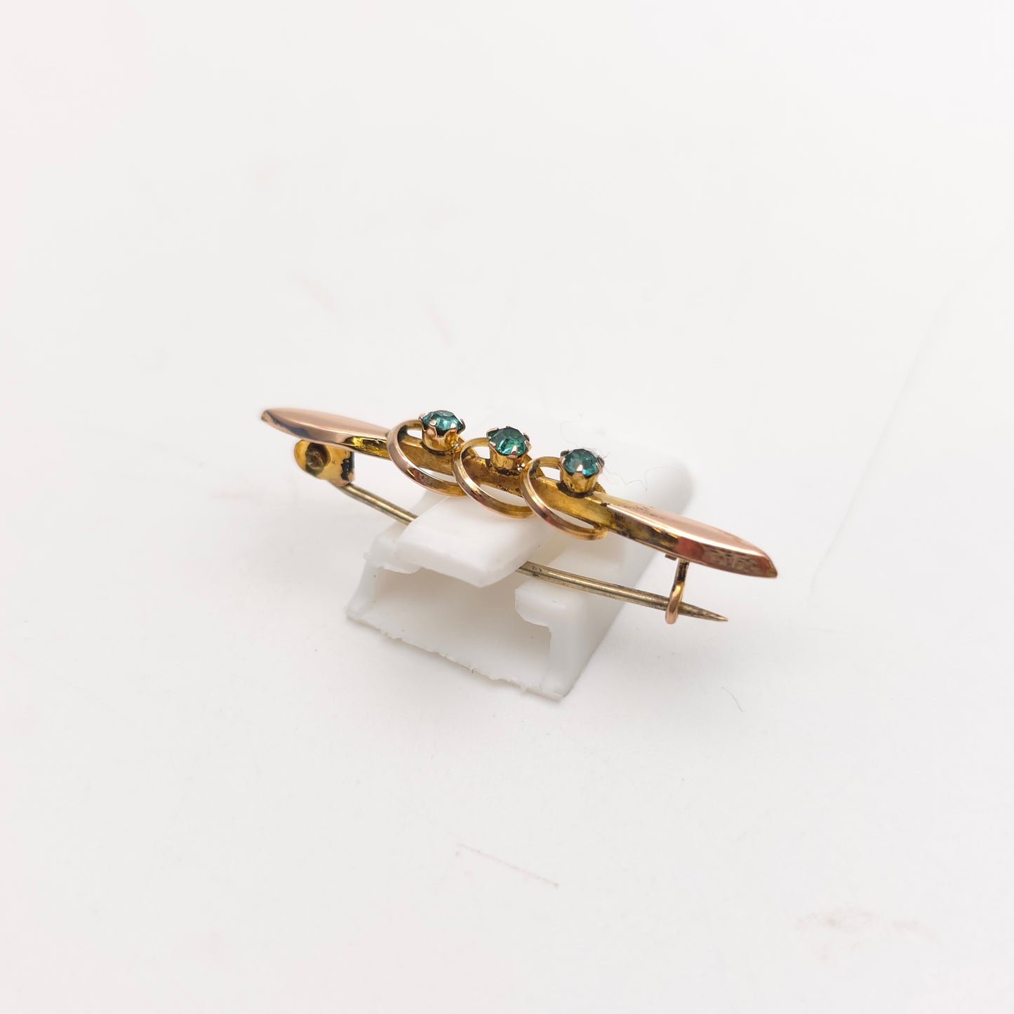 9ct Yellow Gold Antique Green Paste Stone Bar Brooch