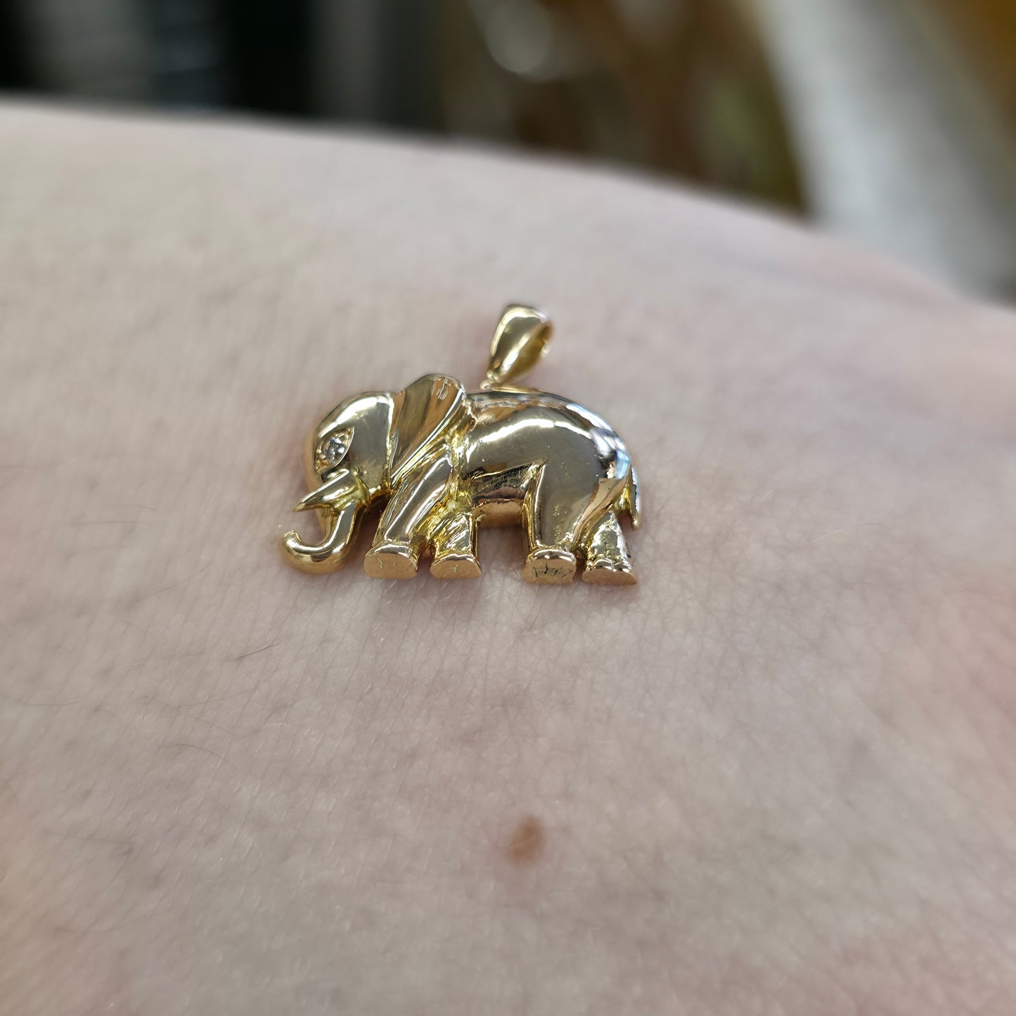 18ct Yellow Gold Vintage Diamond Set Elephant Pendant Piece