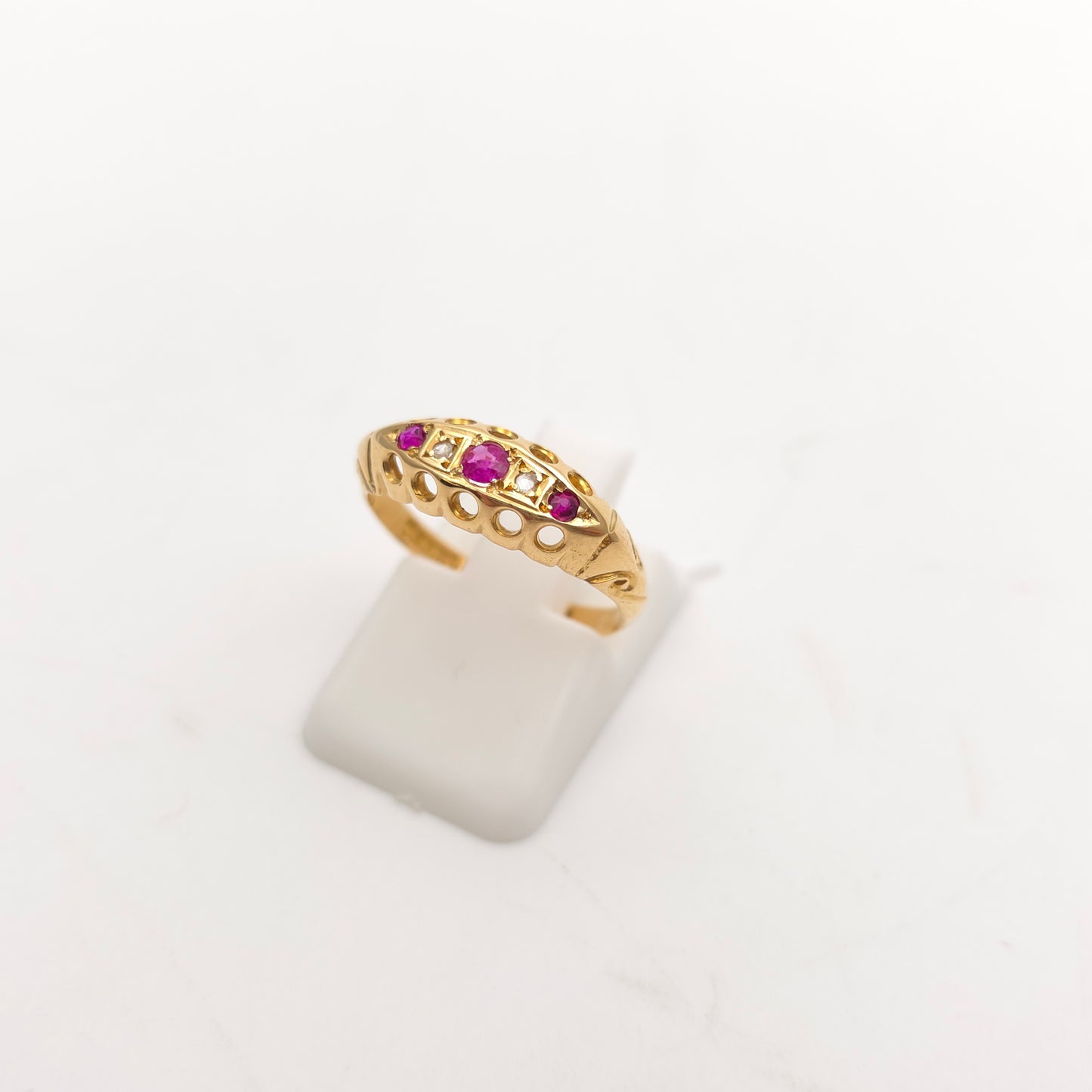 18ct Yellow Gold Antique Synthetic Ruby and Diamond Boat Ring Birmingham 1918