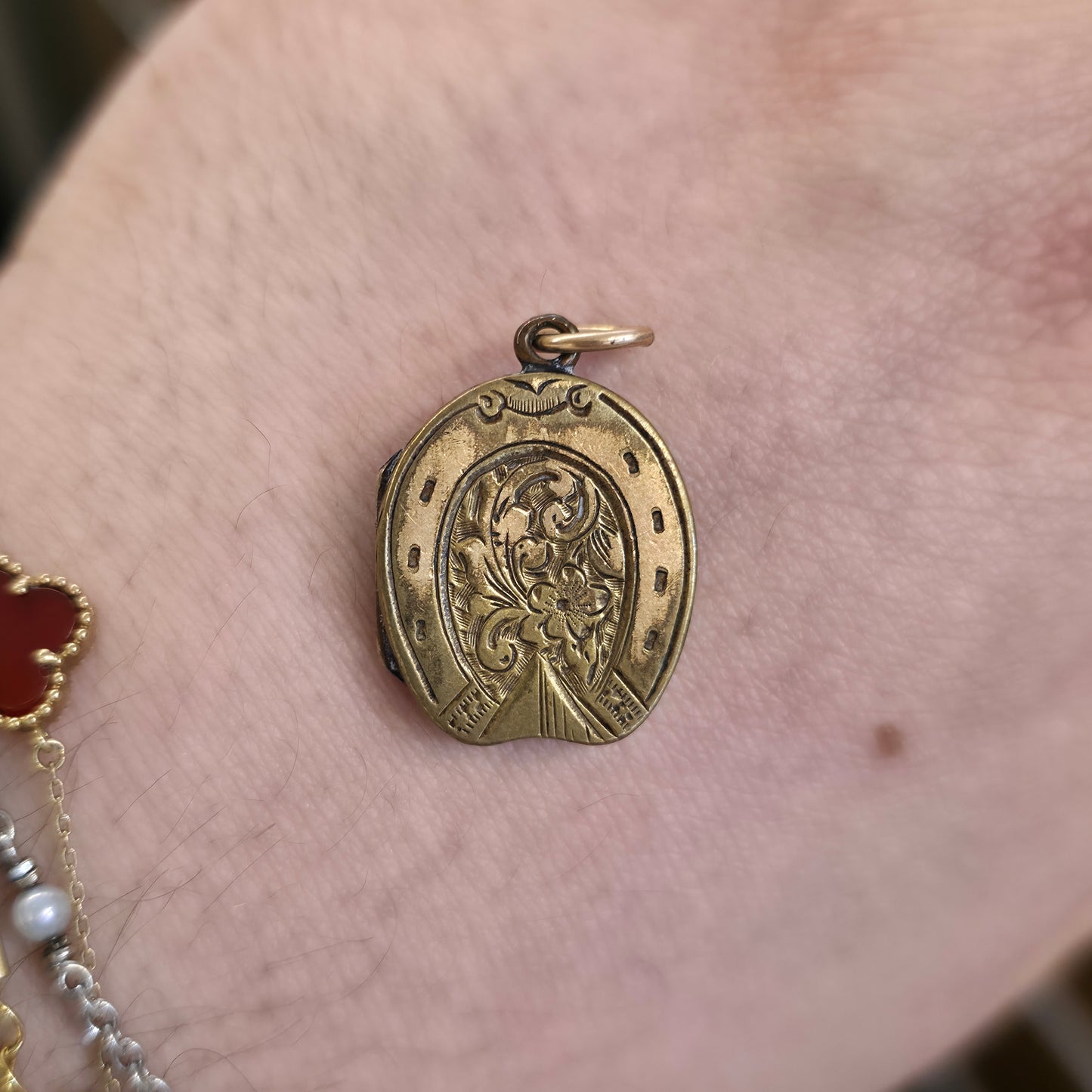Antique Rolled Gold Horseshoe And Foliate Patterned Engraved Locket (AF)