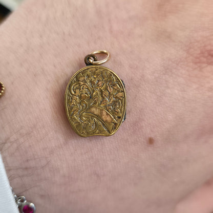Antique Rolled Gold Horseshoe And Foliate Patterned Engraved Locket (AF)