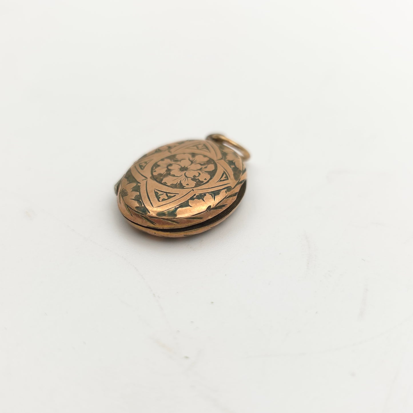 Antique Rolled Gold Floral Engraved Patterned Oval Shaped Locket (AF)
