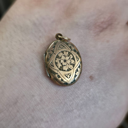 Antique Rolled Gold Floral Engraved Patterned Oval Shaped Locket (AF)