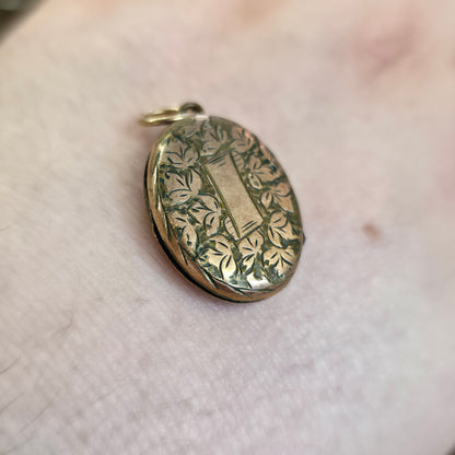 Antique Rolled Gold Floral Engraved Patterned Oval Shaped Locket (AF)
