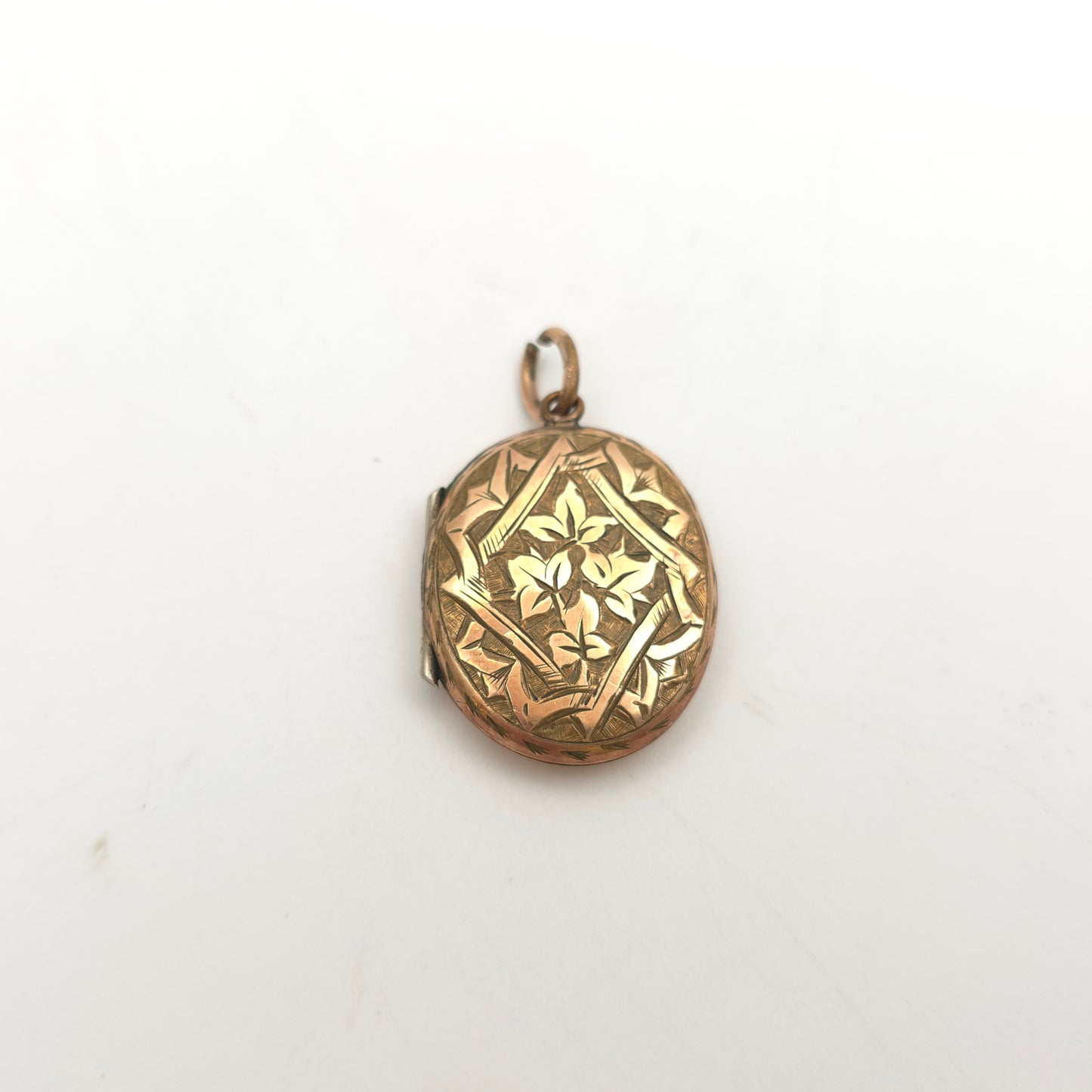 Antique Rolled Gold Floral Patterned Engraved Oval Shaped Locket (AF)