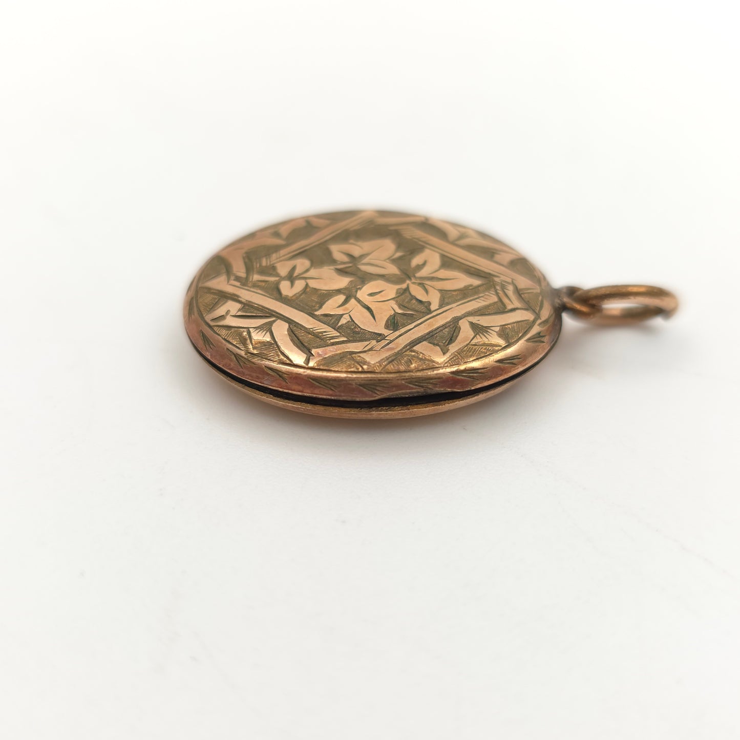 Antique Rolled Gold Floral Patterned Engraved Oval Shaped Locket (AF)