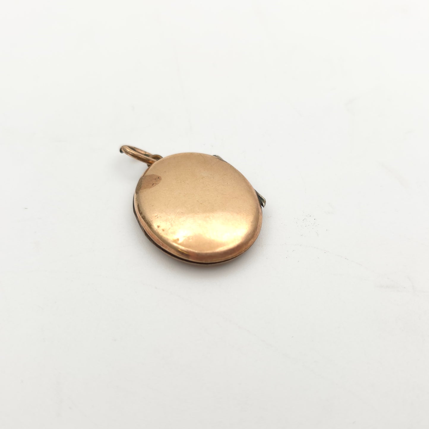 Antique Rolled Gold Floral Patterned Engraved Oval Shaped Locket (AF)