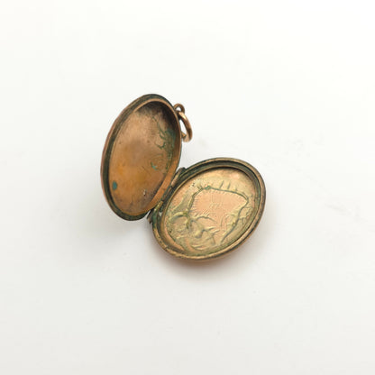 Antique Rolled Gold Floral Patterned Engraved Oval Shaped Locket (AF)