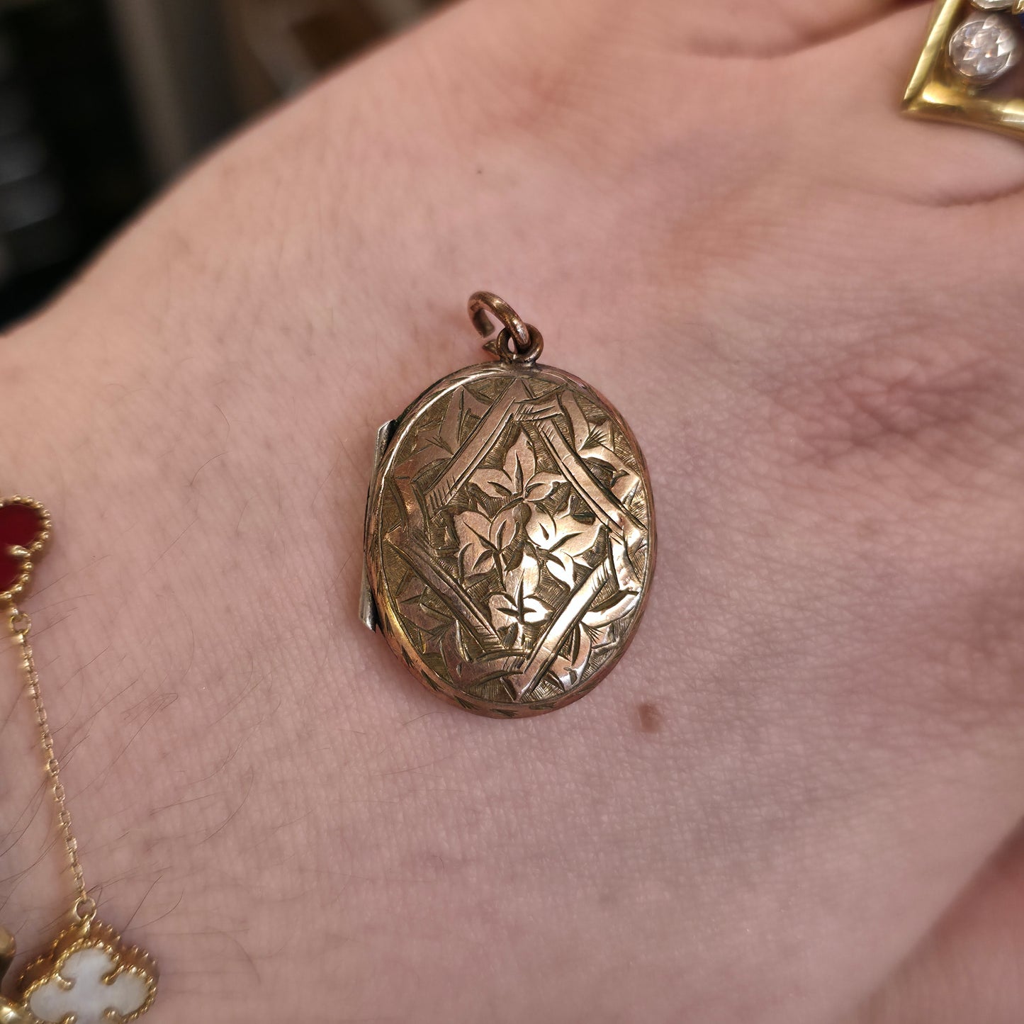Antique Rolled Gold Floral Patterned Engraved Oval Shaped Locket (AF)