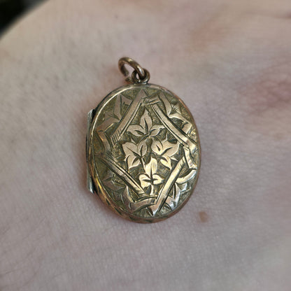 Antique Rolled Gold Floral Patterned Engraved Oval Shaped Locket (AF)