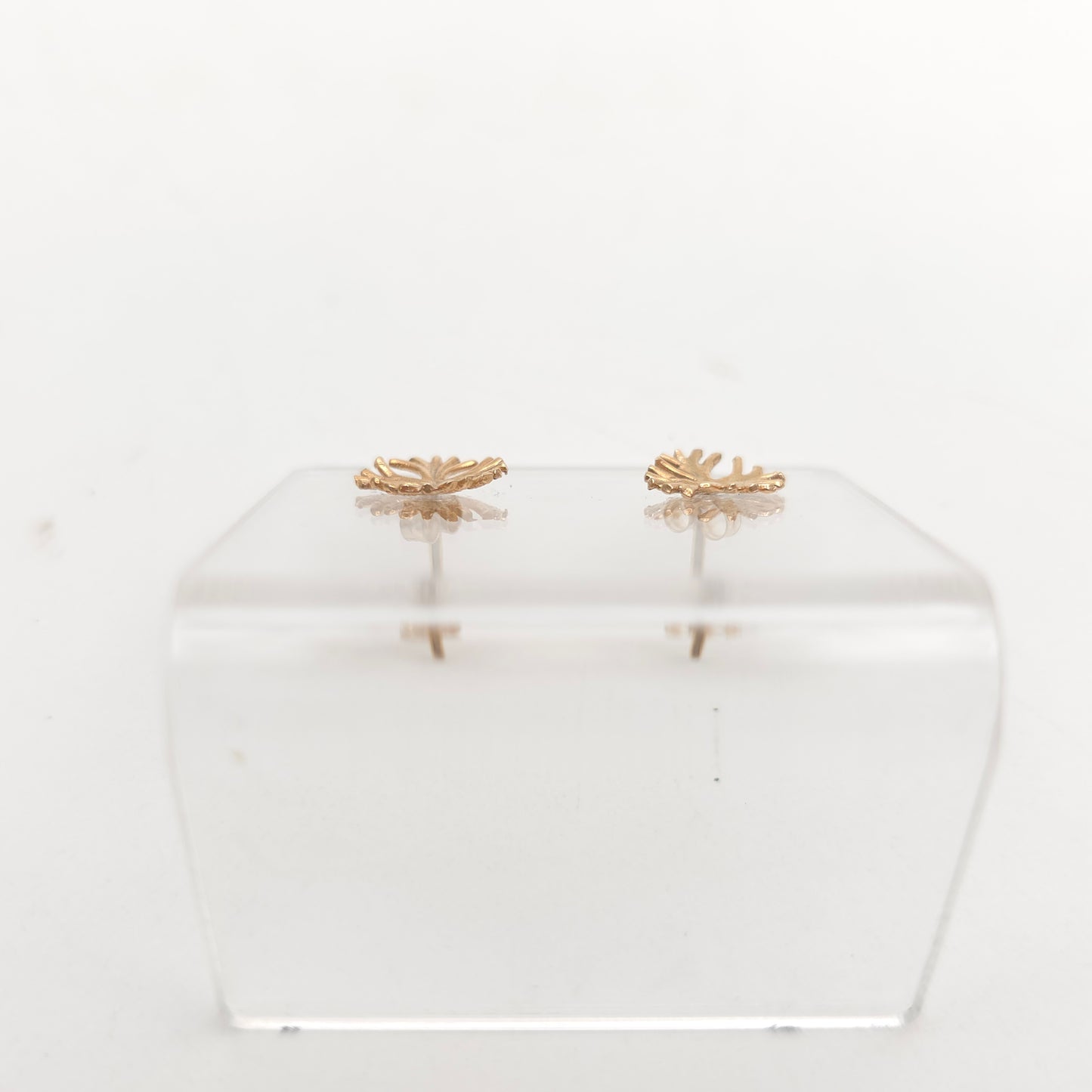 9ct Yellow Gold Vintage Starburst / Cross Stud Style Earrings