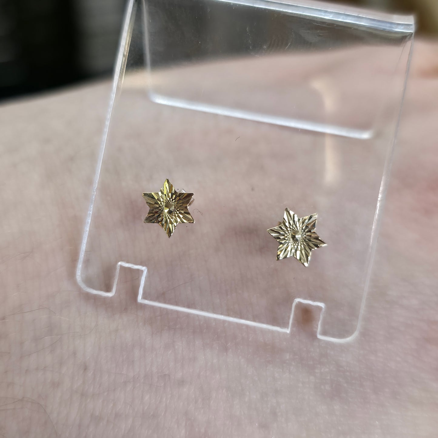 9ct Yellow Gold Vintage Small Lightweight Diamond Cut Star Stud Earrings