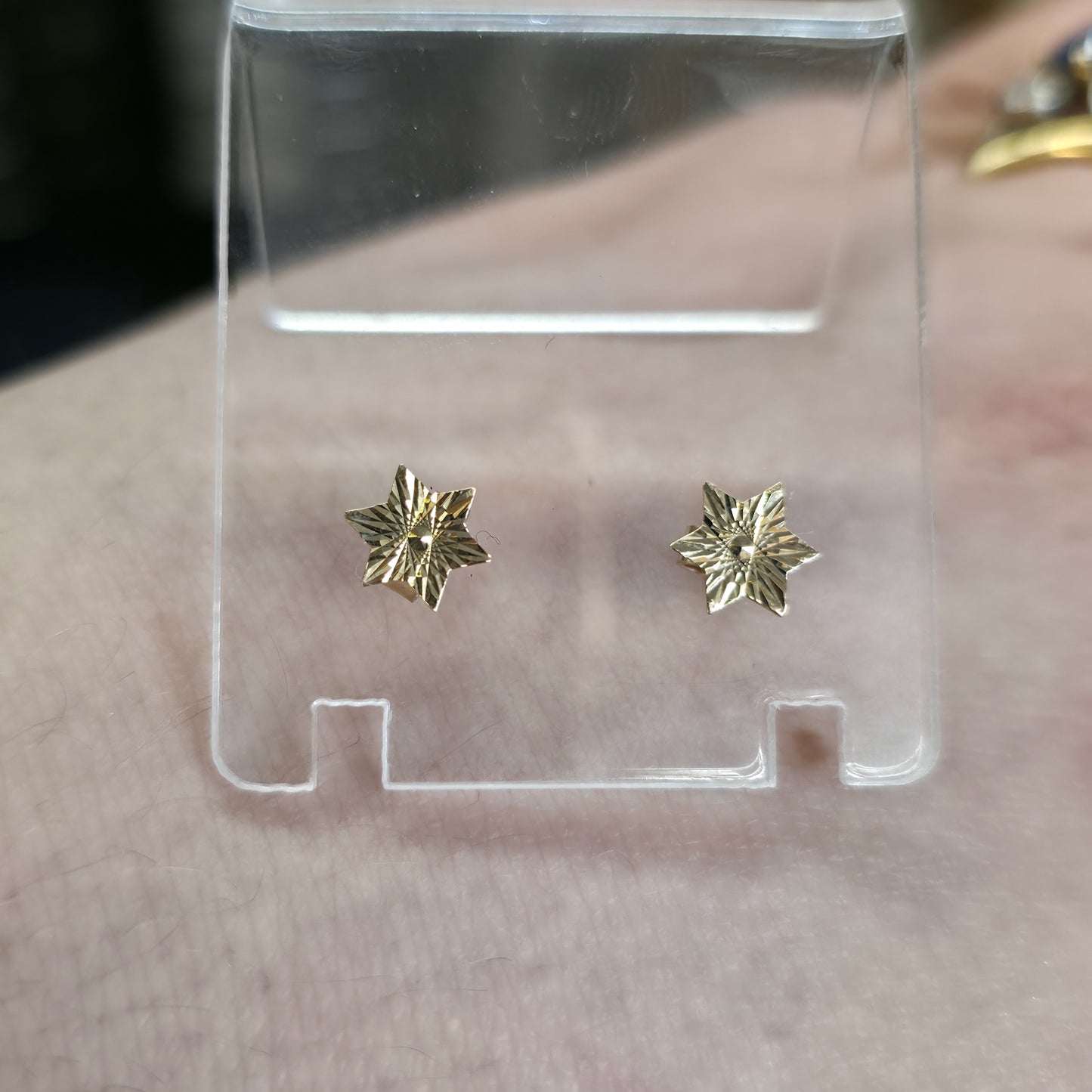 9ct Yellow Gold Vintage Small Lightweight Diamond Cut Star Stud Earrings