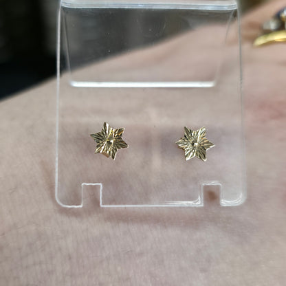9ct Yellow Gold Vintage Small Lightweight Diamond Cut Star Stud Earrings