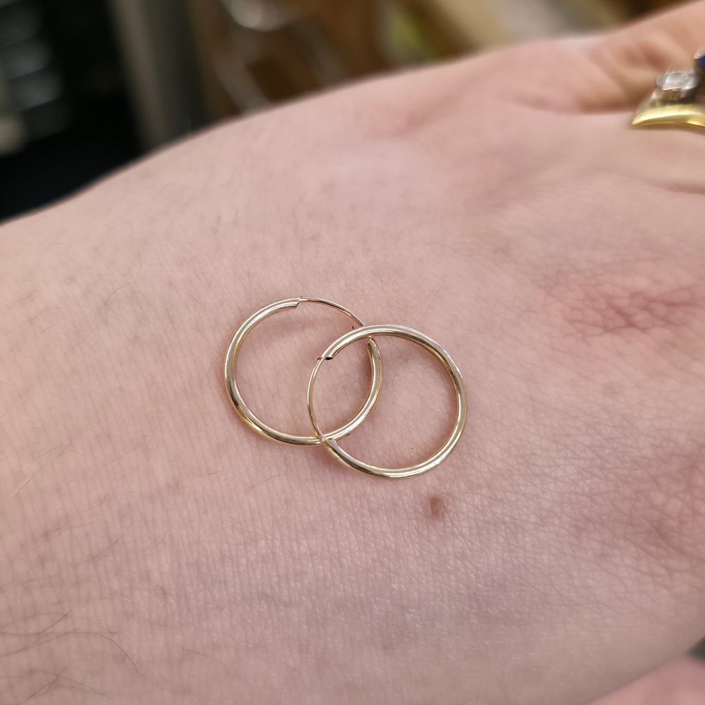 9ct Yellow Gold Vintage Hollow Plain Polished Sleeper Style Hoop Earrings